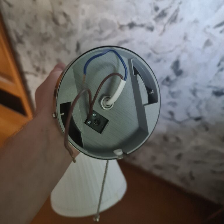 Quick release for wall mounted lamp