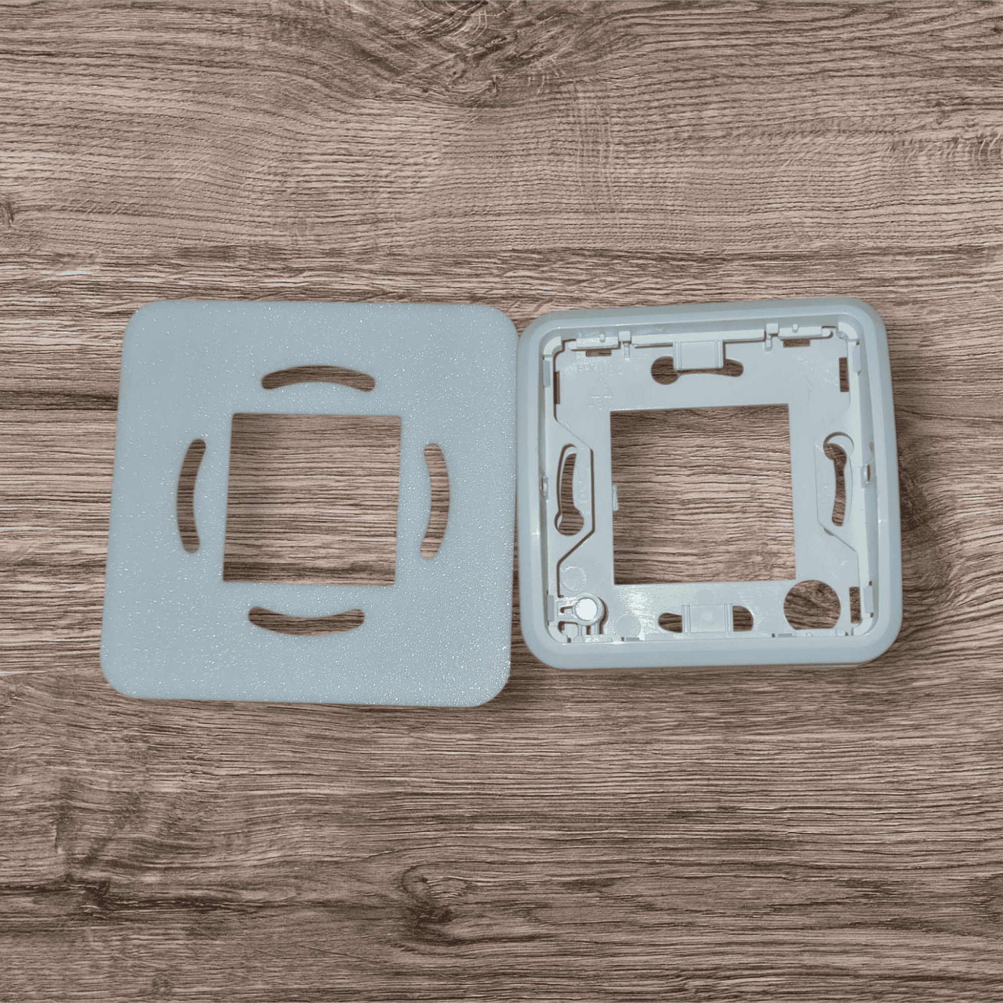 Cover-up backplate for Jablotron indoor siren